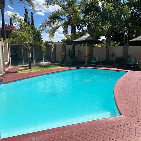 Sibella Guest House Bloemfontein Eksteriør bilde
